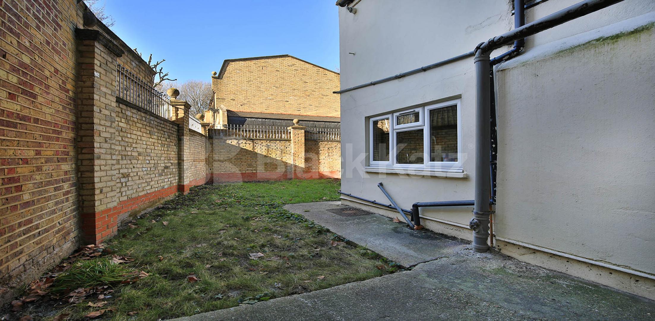 			Garden, 1 Bedroom, 1 bath, 1 reception Apartment			 Stamford Hill, Stoke Newington